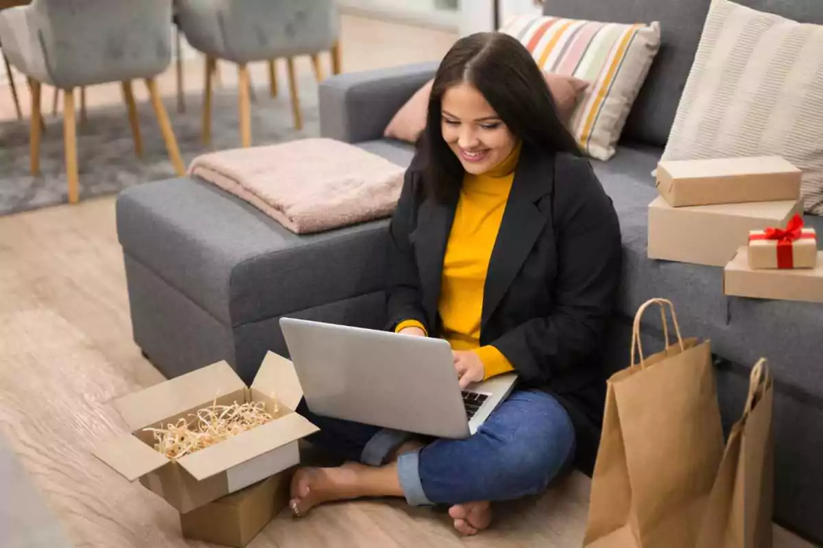 Girl working on laptop dropshipping business