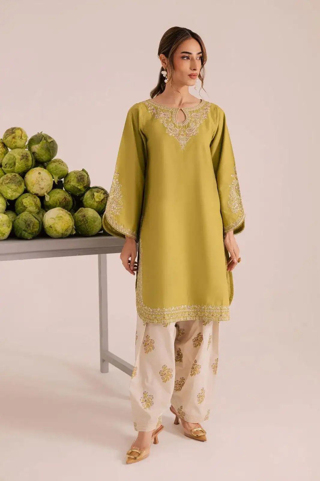 2 Pcs Women's Unstitched Lawn Embroidered Suit VW919