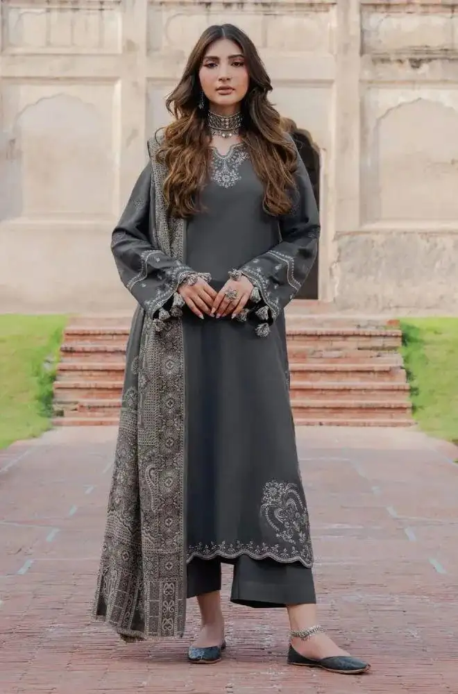 3 Pcs Women's Unstitched Dhanak Embroidered Suit VW414