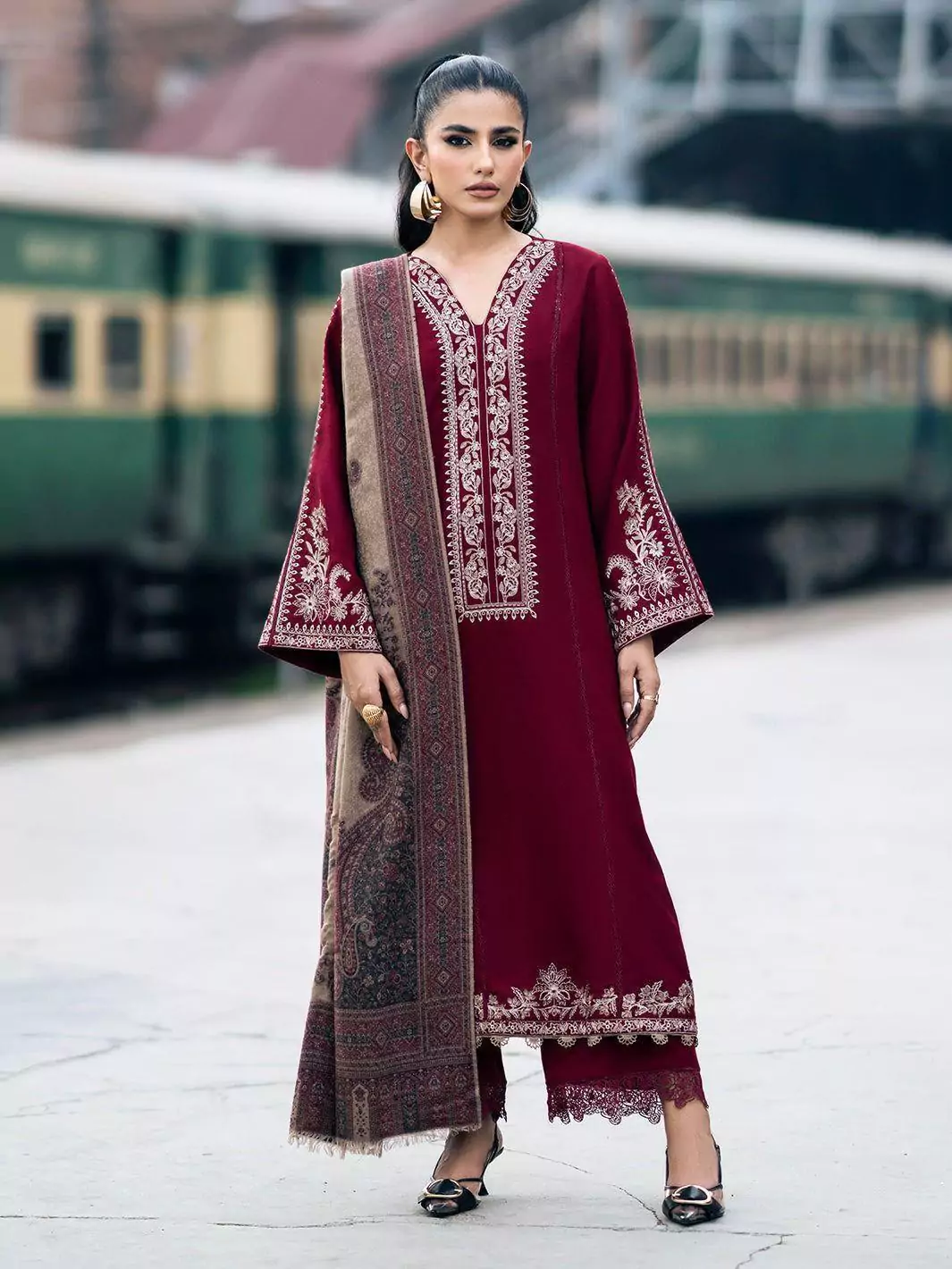  - 3 Pcs Women's Unstitched Dhanak Embroidered Suit YU92