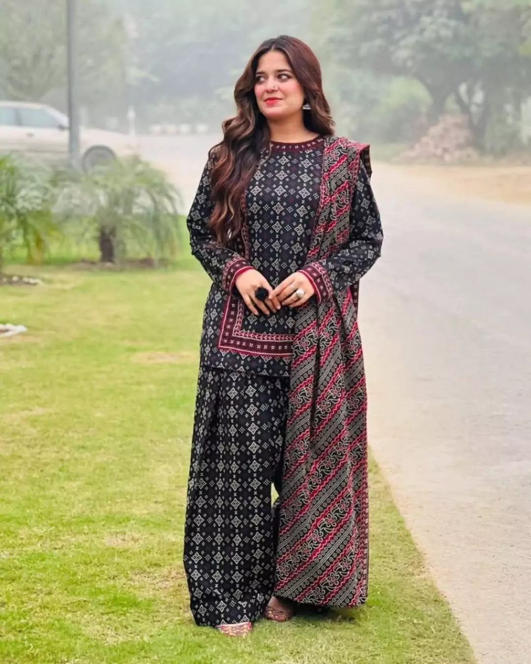 women unstitched suits - 3 Pcs Women's Unstitched Digital Print Lawn Suit VV534