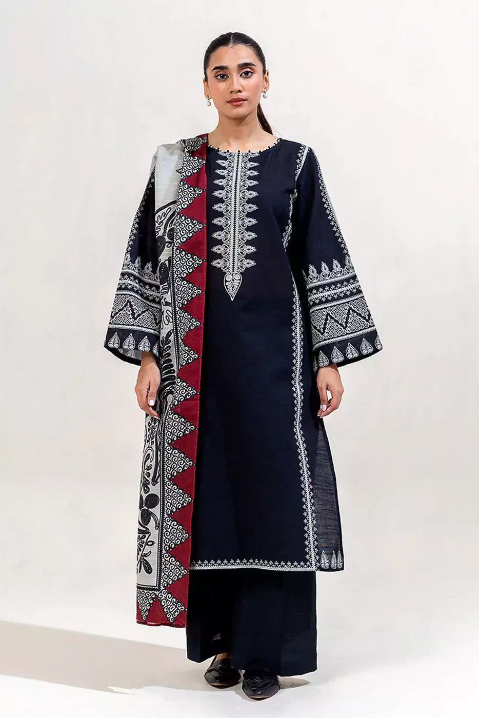  - 3 Pcs Women's Unstitched Embroidered Suit IL02