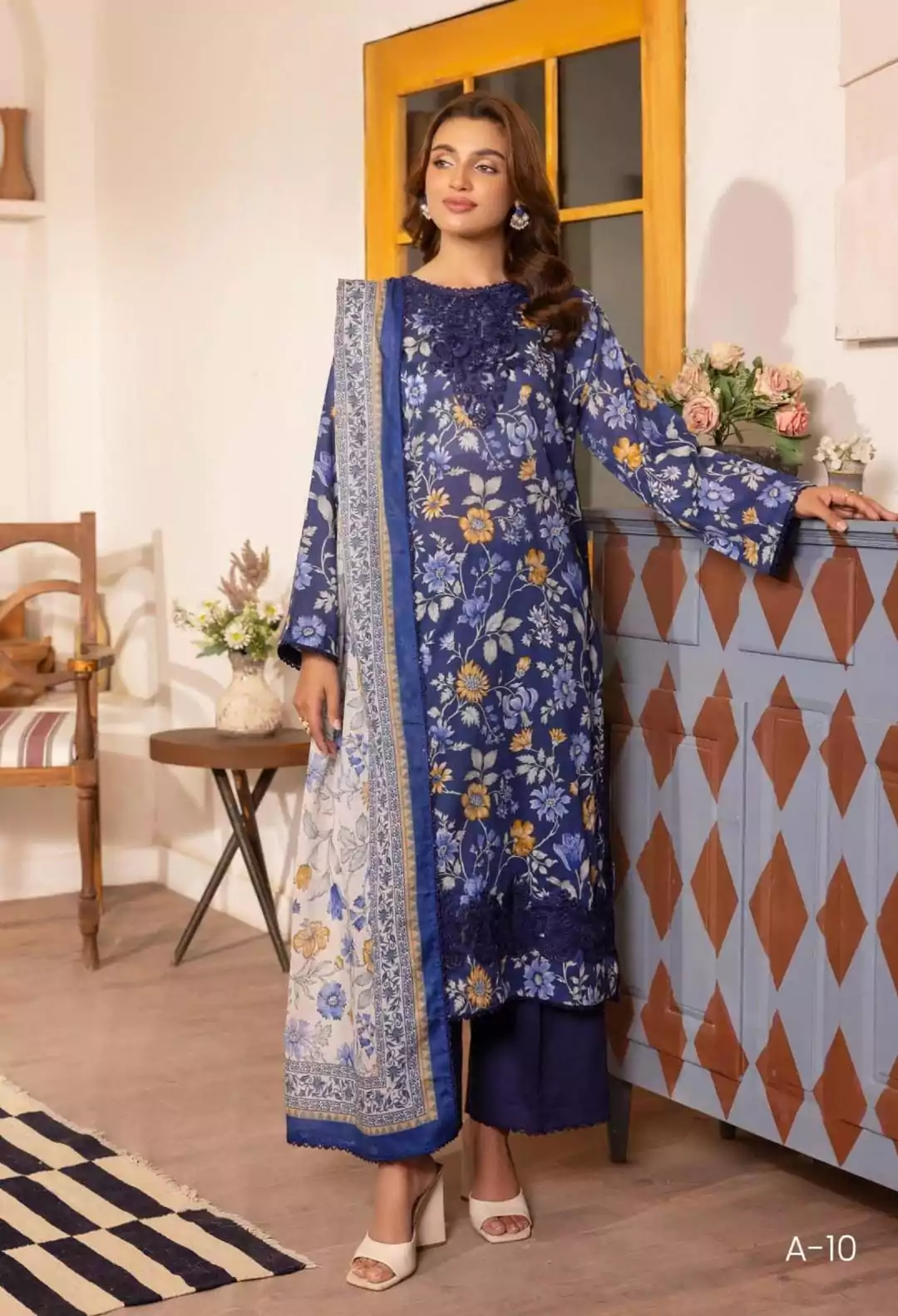 women unstitched suits - 3 Pcs Women's Unstitched Printed lawn Suit VV524