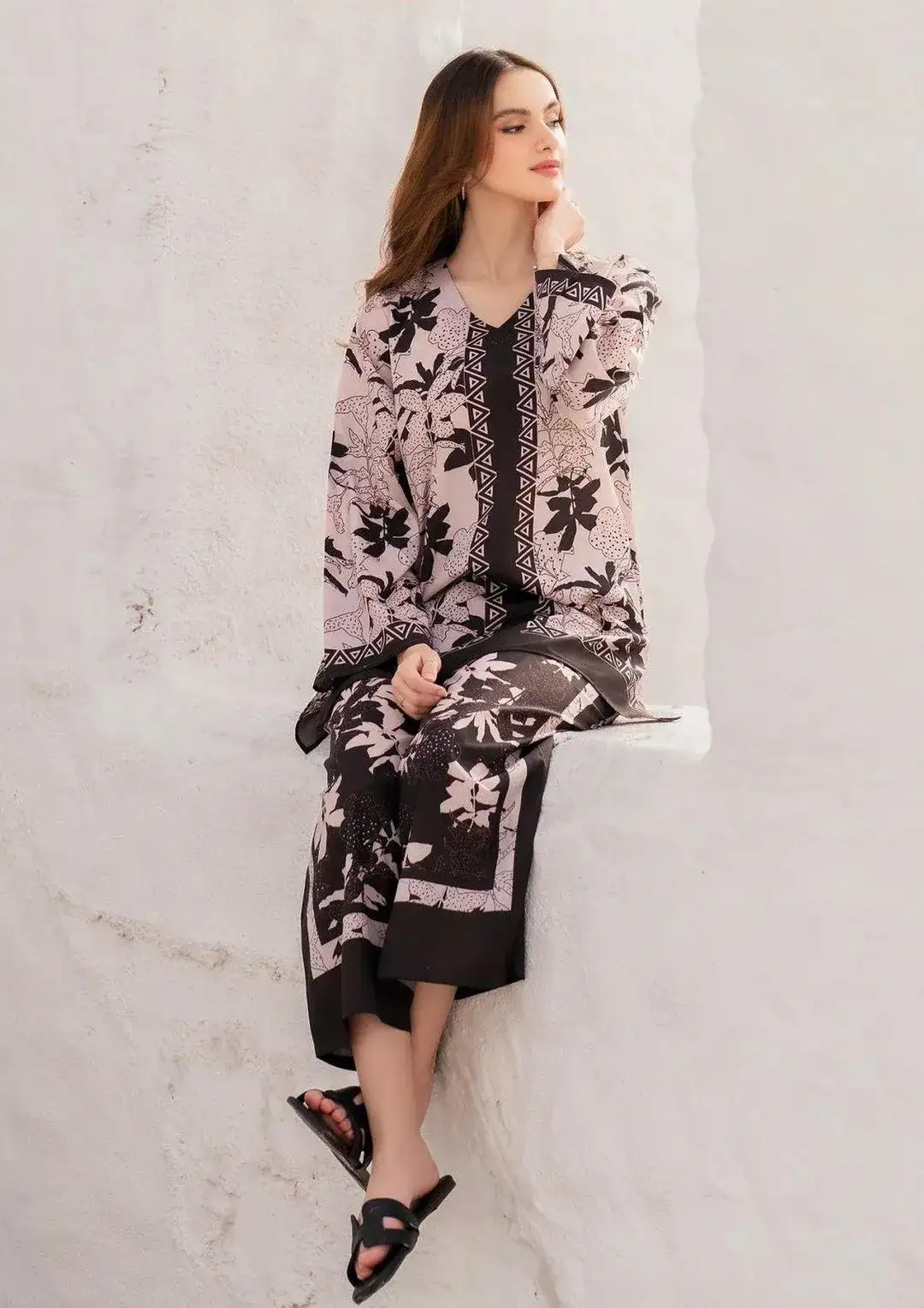 3 Pcs Women's Unstitched Printed Lawn Suit VW592