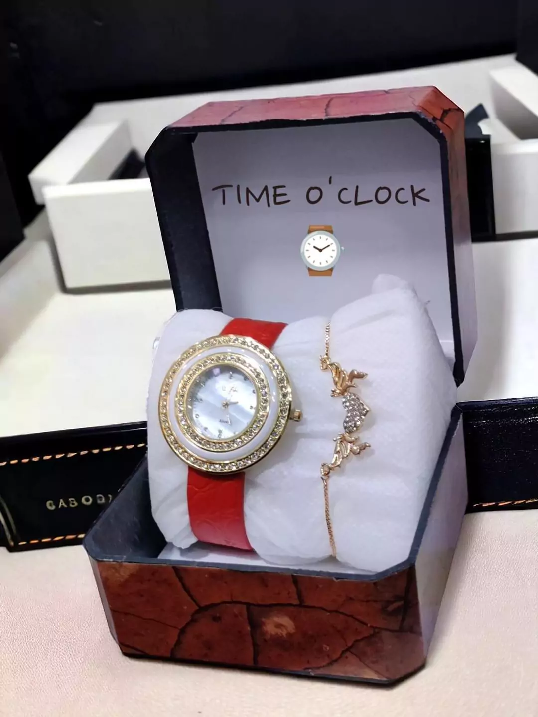 Elegant Watch With Bracelet Women