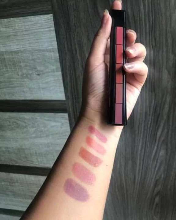 Huda Beauty Lipstick 5 in 1