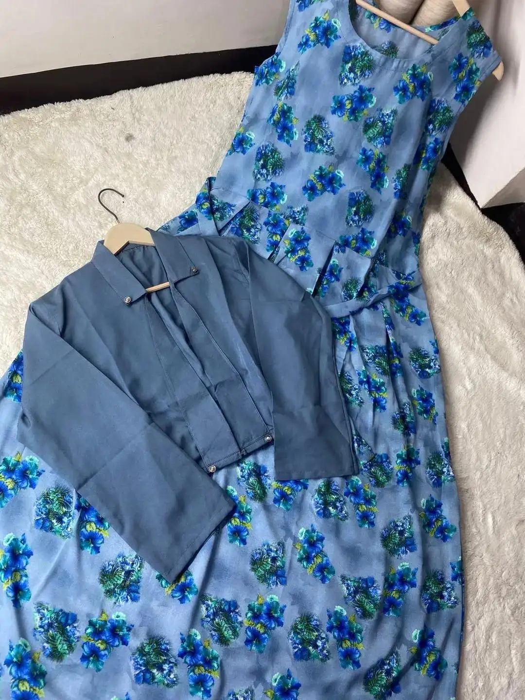 Stunning 2 Pcs Stitched Printed Maxi And Jacket Set in Swiss Lawn VW39