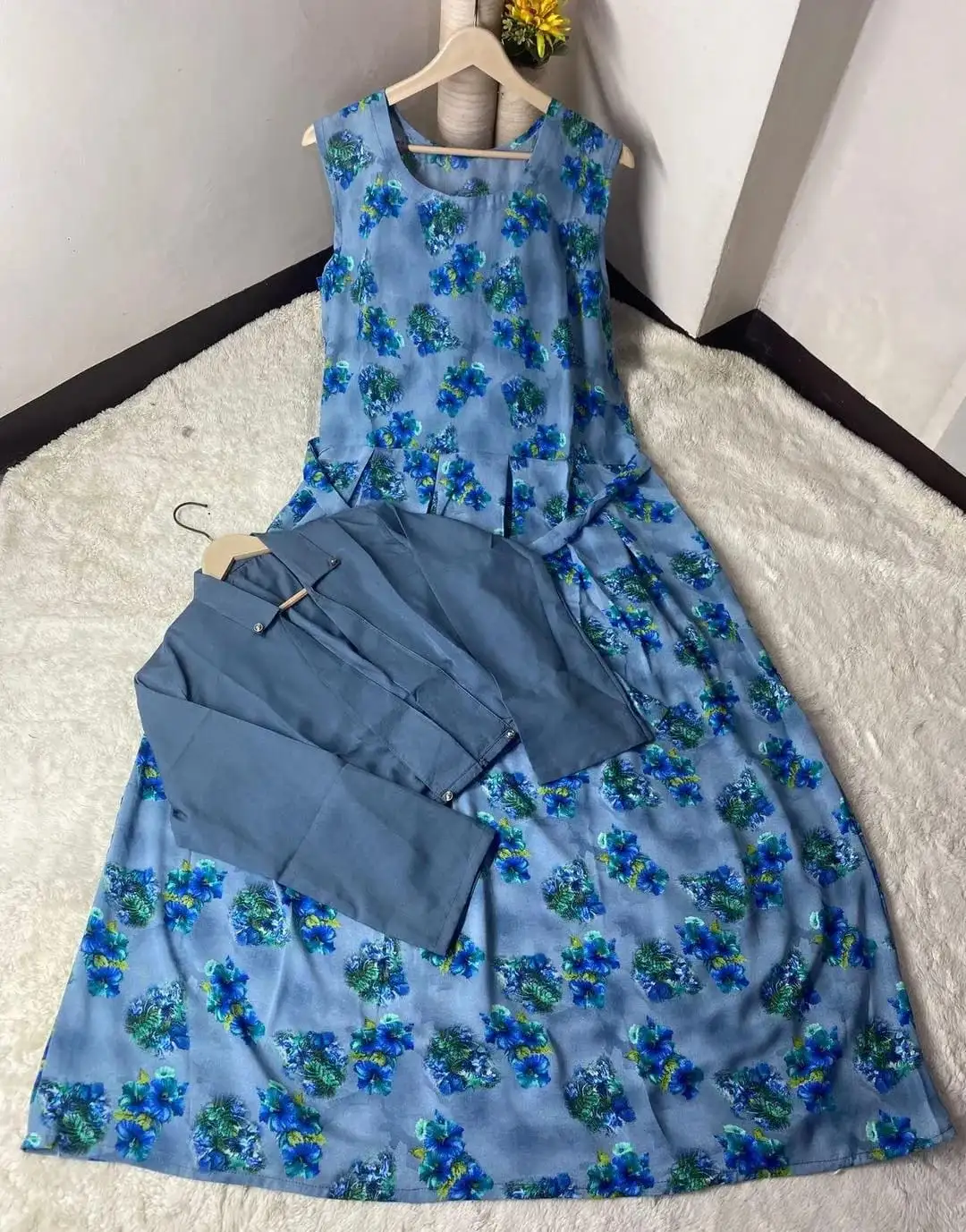 Stunning 2 Pcs Stitched Printed Maxi And Jacket Set in Swiss Lawn VW39