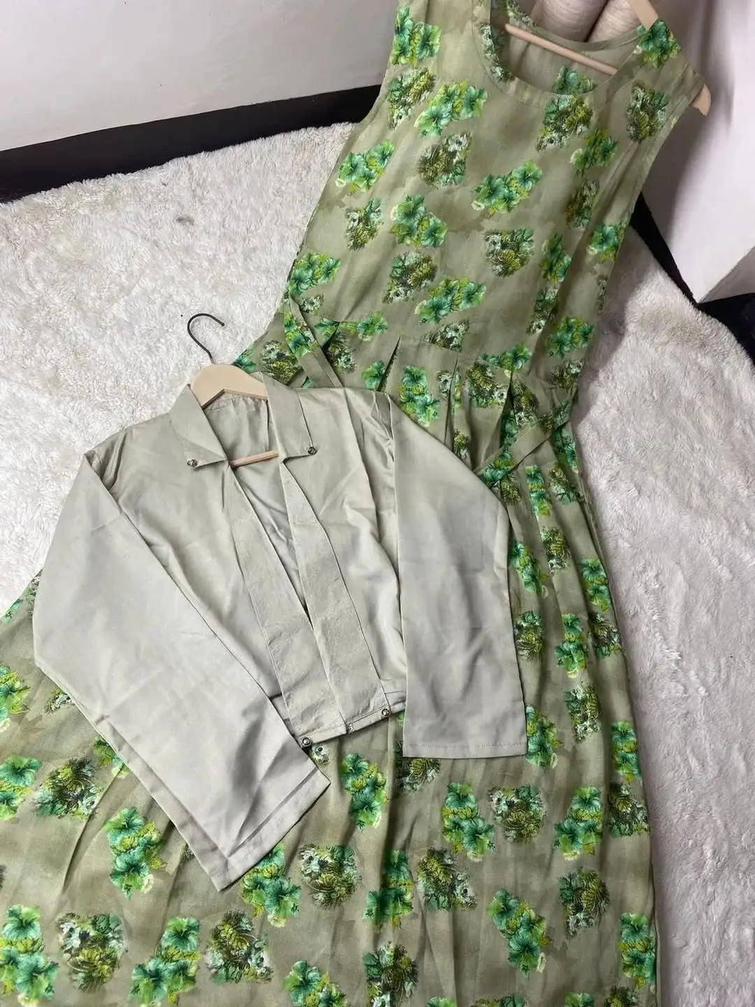 Stunning 2 Pcs Stitched Printed Maxi And Jacket Set in Swiss Lawn VW41