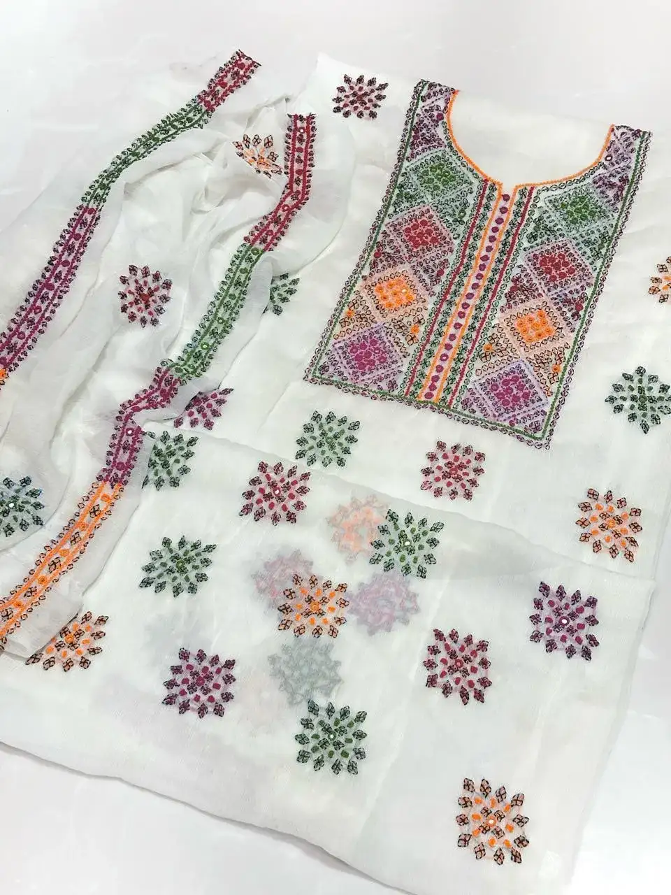 White Chiffon Hand Embroidered 2 Pcs Set VW942