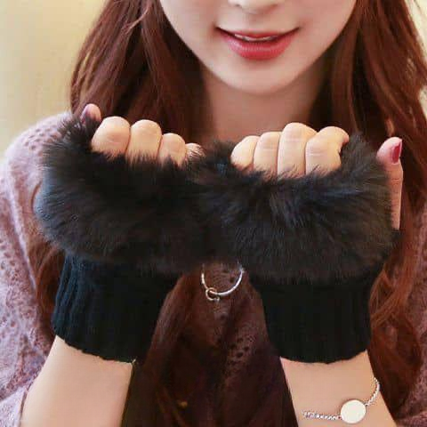 Women's Woolen Plain Fingerless Gloves 