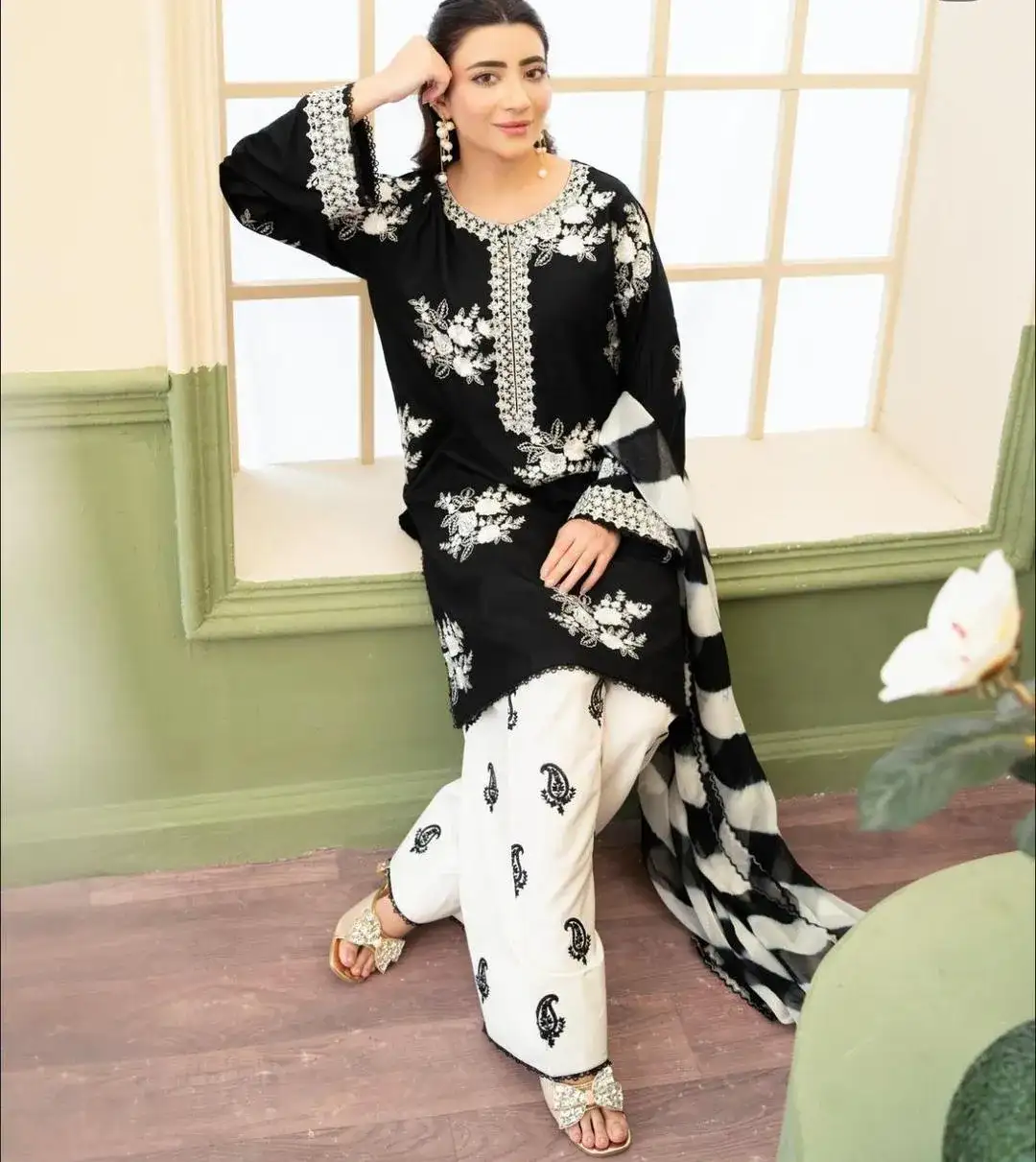 Zara Shahjahan 3 Pcs Unstitched Embroidered Suit